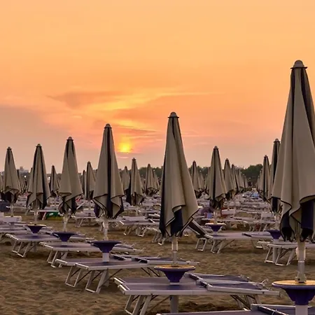 Seafront Flat With Amazing View In Lignano 利尼亚诺萨比亚多罗